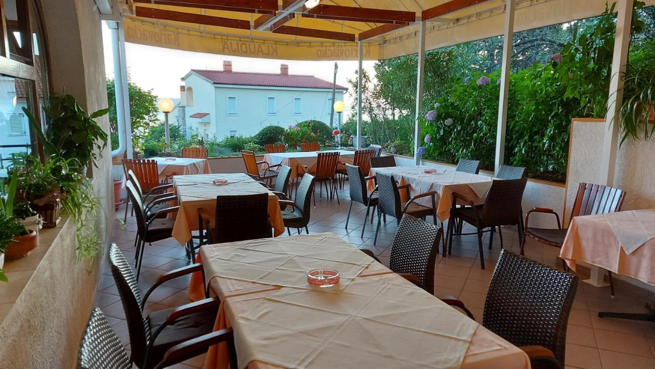 Pansion Klaudija Panzió Crikvenica Kültér fotó